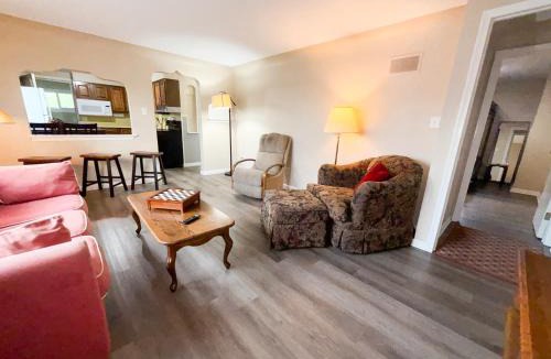 Anchor Bay Harbor Apartment | 3 Bed, 1 Bath, Upper Flat