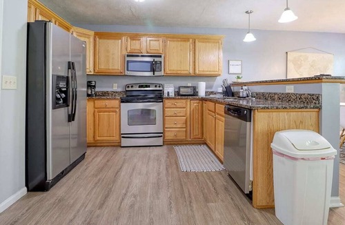 Lincoln House | 3 Bed, 2.5 Bath| Cozy Retreat |8 Guests