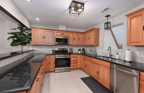 Wadsworth House | 3 bed 2.5 bath Townhome