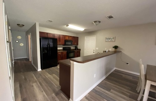 Baker House | 3 Bed/2 Bath/1 CG Updated Townhome