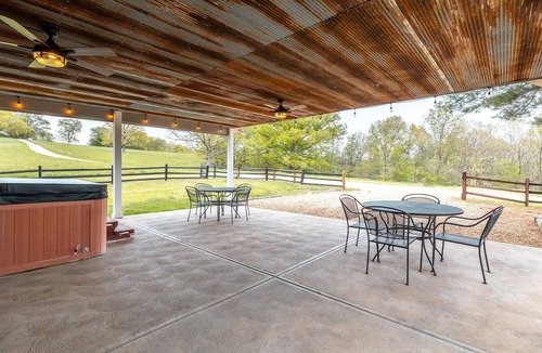 Steelville Cabin | 3 Bed 2 Bath Cabin on 300 acre Cattle Farm with Hot Tub and Private River Access