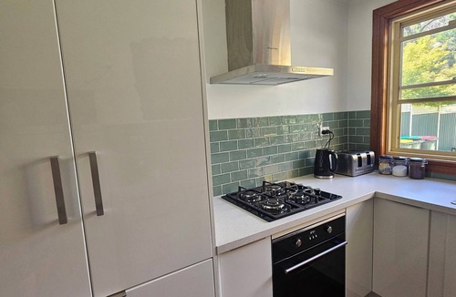 Orange House | 3 bed 2 bath central cottage