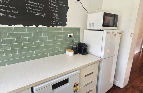 Orange House | 3 bed 2 bath central cottage