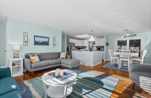 East Harwich House | 3 bed, 2 bath, dog-friendly, central AC, Wifi sleeps 6