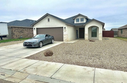 Lubbock House | 3 bed/2 bath fully furnished spacious cozy place ready for you to call it home!