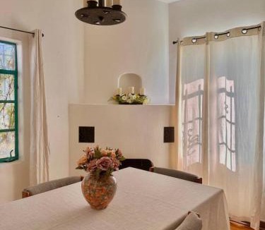 Las Cruces House | 3 bed 2 bath Hacienda near Downtown and NMSU.