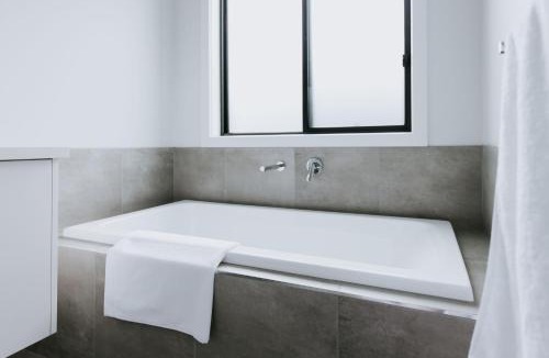 Sale Villa | 3 Bed, 2 Bath Home in Sale