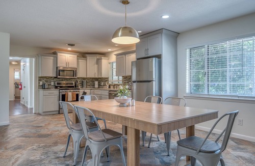 Roswell House | 3 bed 2 bath house with 2 king beds, fire pit, gazebo & pool table!