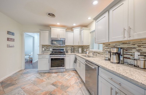 Roswell House | 3 bed 2 bath house with 2 king beds, fire pit, gazebo & pool table!