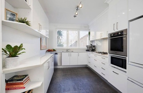 Elwood Apartment | 3 Bed 2 Bath Large, Melb GP Accomodation