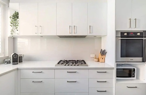 Elwood Apartment | 3 Bed 2 Bath Large, Melb GP Accomodation