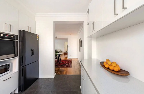Elwood Apartment | 3 Bed 2 Bath Large, Melb GP Accomodation