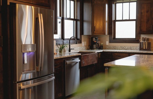 Hutchinson House | 3 bed 2 bath luxury home with river view private.