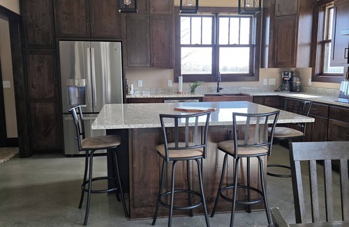 Hutchinson House | 3 bed 2 bath luxury home with river view private.