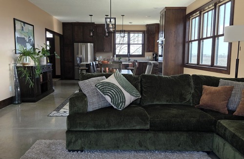 Hutchinson House | 3 bed 2 bath luxury home with river view private.