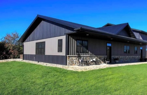 Hutchinson House | 3 bed 2 bath luxury home with river view private.