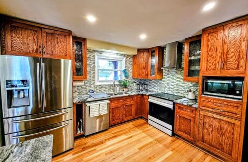 Buckingham Lake - Crestwood Apartment | 3 Bed 2 Bath, Near UAlbany & MVP Arena, Private Driveway Parking