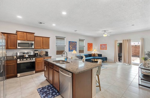 Santa Fe House | 3 Bed, 2 Bath, Pet Friendly, Family Home w/AC, Backyard, BBQ, Near Meow WolfFam