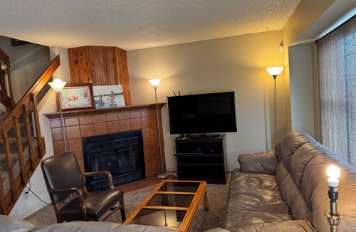 Briargate House | 3 Bed 2 Bath Townhouse In A Great School District.