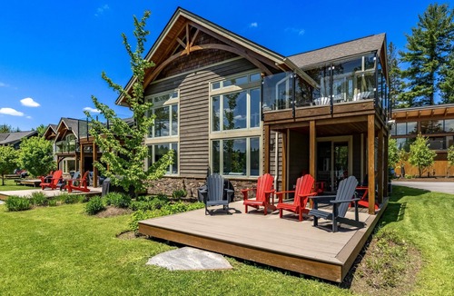 Muskoka Lakes Villa | 3 + bed 2 bath Villa on Lake Muskoka