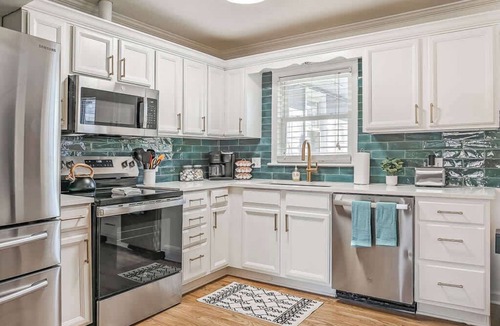 Overland Park House | 3 Bed 2 Bath with Hot Tub