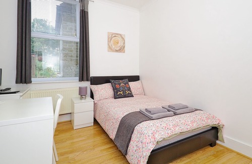 Plumstead House | 3-Bed - 2-Bathroom House