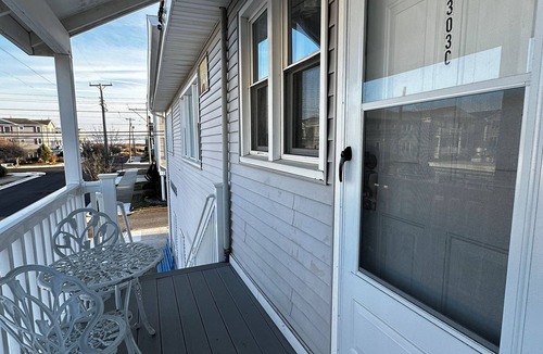 Gold Coast Condo | 3 Bed/2 Full Bath Corner Condo. Spacious, One Block from Beach
