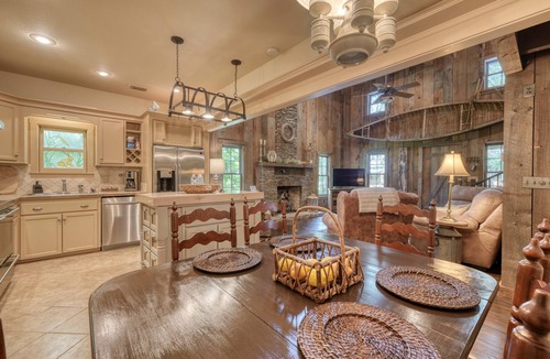 Choestoe Cabin | 3 Bed/3.5 Bath on the River, Firepit, Firetable, CornHole, Amazing Location!