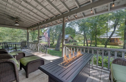 Choestoe Cabin | 3 Bed/3.5 Bath on the River, Firepit, Firetable, CornHole, Amazing Location!