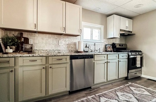 North Syracuse House | 3 Bed/3 Bath 1F/2H Cozy Village Bungalow - Centrally Located, Renovated Home
