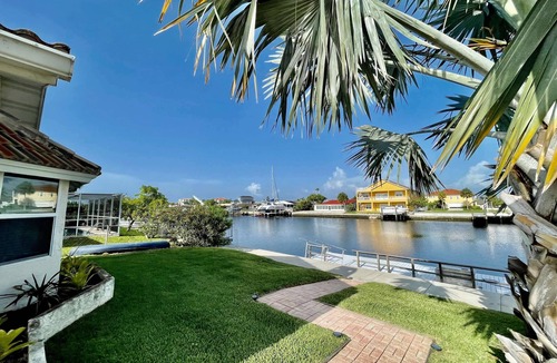Gulf Harbors House | 3 Bed 3 Bath home with pool and dock on large quiet canal in Gulf Harbors