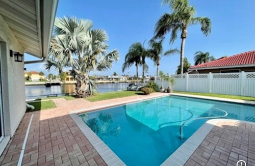 Gulf Harbors House | 3 Bed 3 Bath home with pool and dock on large quiet canal in Gulf Harbors