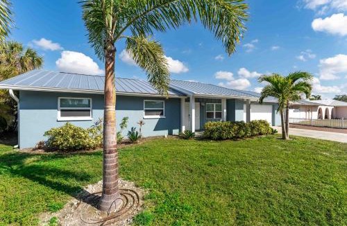 Sarasota Villa | 3 Bed, 3 Bath, Pool Home with Boat Dock