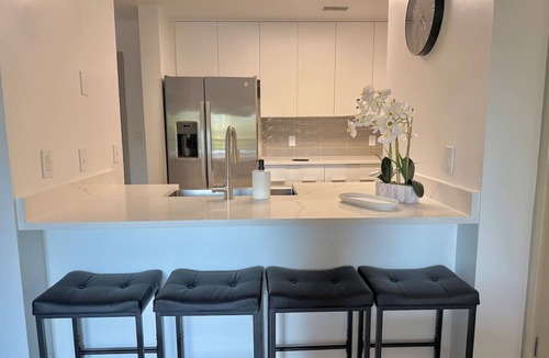 Charlotte Center City Apartment | 3 bed | 5 min BOA Stadium | Free Parking |500 Mbps