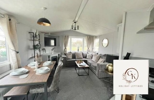 Mablethorpe and Sutton Cabin | 3 bed-7 berth-Mablethorpe-Wifi-Pet friendly