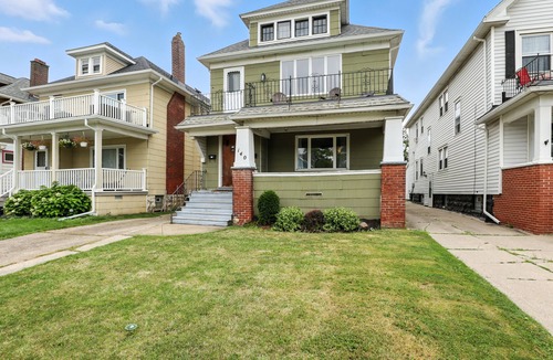 North Buffalo Apartment | 3 Bed + AC + Driveway Parking + Free Washer/Dryer located in North Buffalo