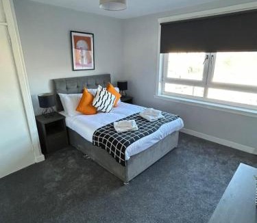 Greenock Apartment | 3-Bed Apartment Central Greenock