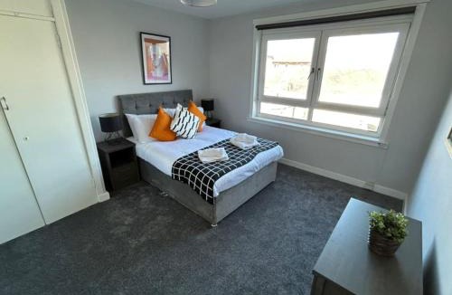 Greenock Apartment | 3-Bed Apartment Central Greenock