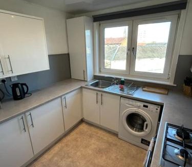 Greenock Apartment | 3-Bed Apartment Central Greenock