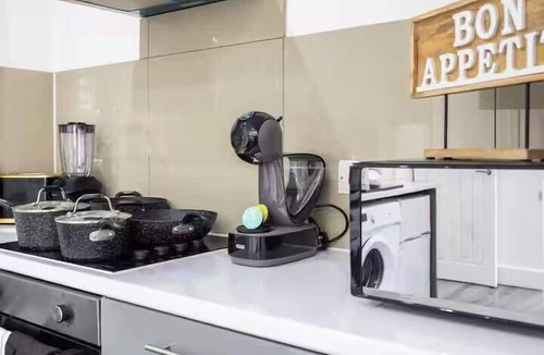 Fairfield Apartment | 3 Bed Apt |Croydon | Xbox | Contractors | Balcony