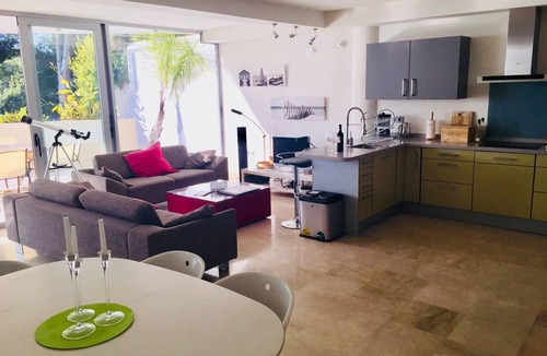 Almunecar Apartment | 3 bed apt, superb location, sea views, big terrace, beach/bars 7 mins walk!
