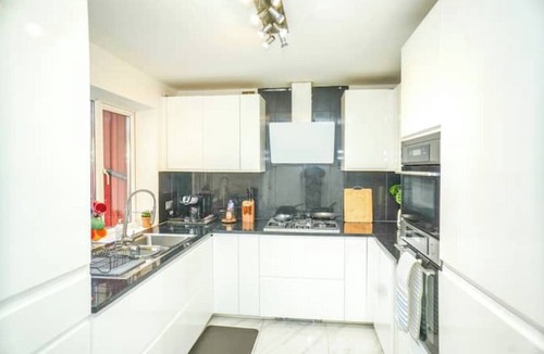 Langley Marish House | 3-Bed Base for Windsor & Heathrow