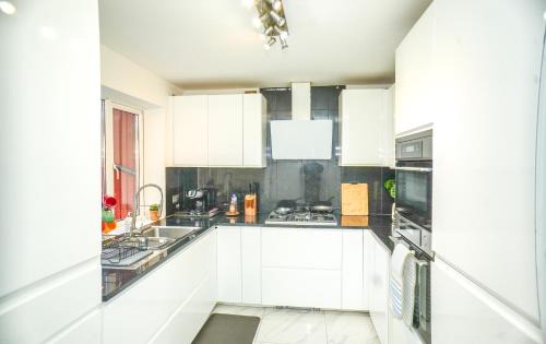 Langley Marish House | 3-Bed Base for Windsor & Heathrow