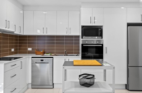 Scarborough House | 3-Bed Beach Haven with Patio, BBQ & Secure Parking