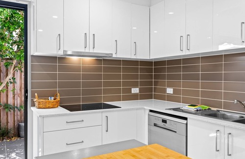 Scarborough House | 3-Bed Beach Haven with Patio, BBQ & Secure Parking