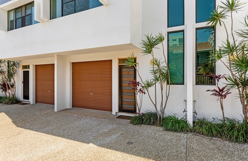 Scarborough House | 3-Bed Beach Haven with Patio, BBQ & Secure Parking