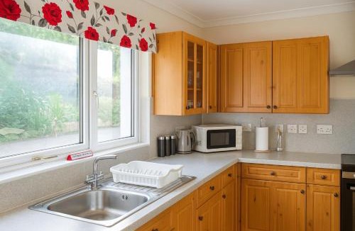 Damnaglaur House | 3 Bed Bungalow - Sleeps 6 - Pet Friendly - Parking