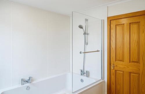 Damnaglaur House | 3 Bed Bungalow - Sleeps 6 - Pet Friendly - Parking