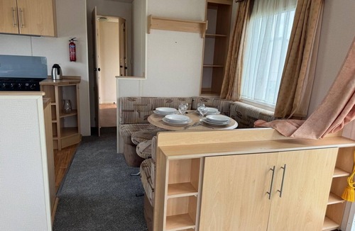 Leysdown-on-Sea House | 3 Bed Caravan - Sleeps 6 - Pets - Parking - Wifi