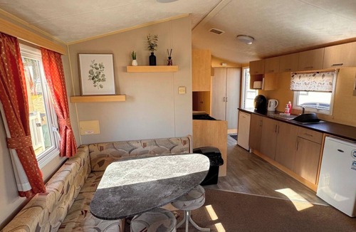 Towyn Ski Chalet | 3 Bed Caravan - Side gated decking, WiFi, Pets